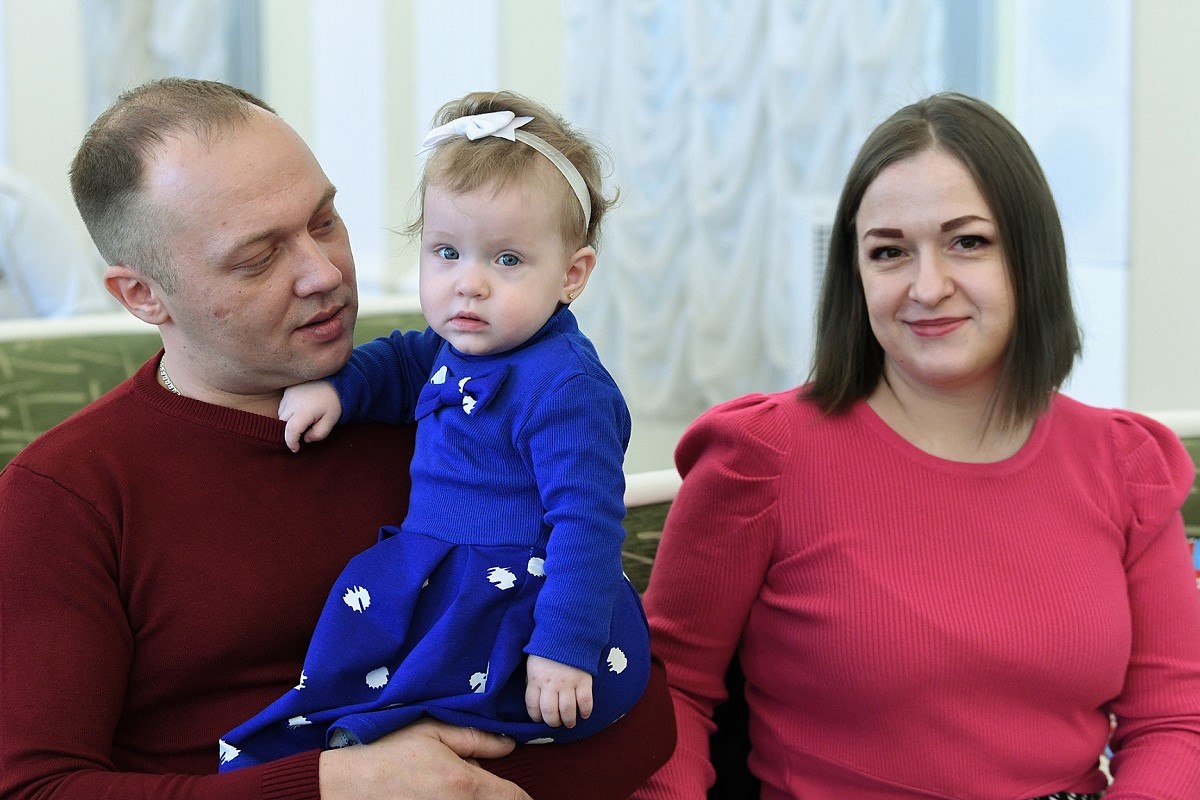 Молодым семьям Верхневолжья вручили жилищные сертификаты