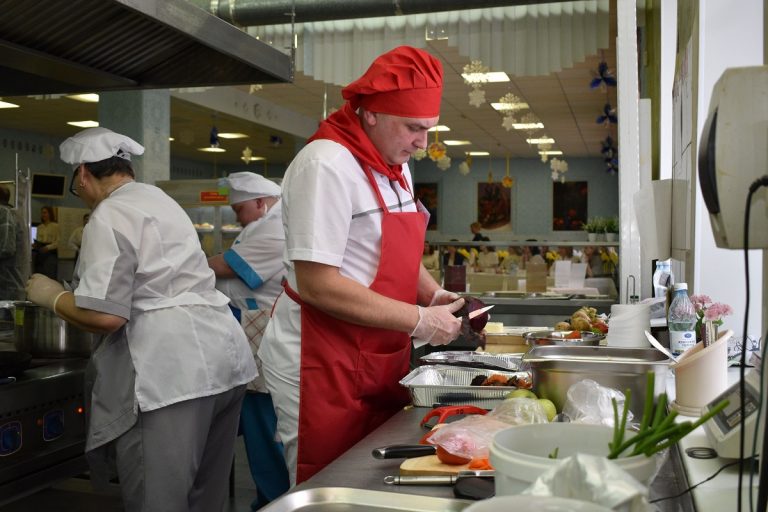 В Твери определили победителей конкурса «Лучший повар школьной столовой - 2023»