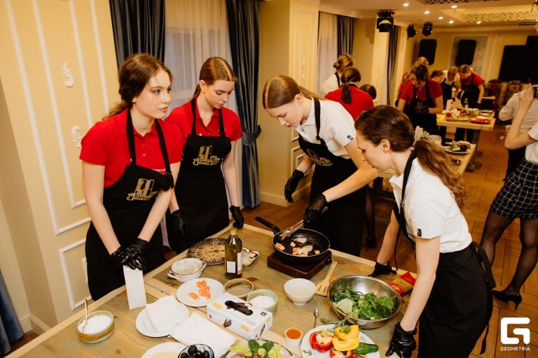 Финалистки «Мисс Тверь - 2023» приняли участие в кулинарном поединке