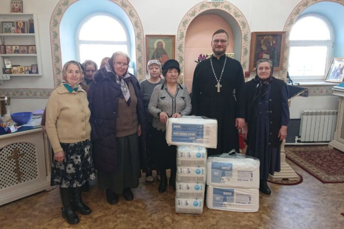 Позитивный батюшка и прихожане храма помогли тверскому дому престарелых