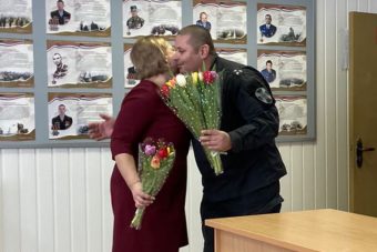 Тверские спецназовцы поздравили с Международным женским днем матерей и вдов погибших коллег