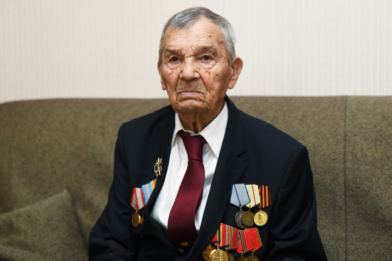 Участник Сталинградской битвы Арсений Сухопаров празднует 102-летие