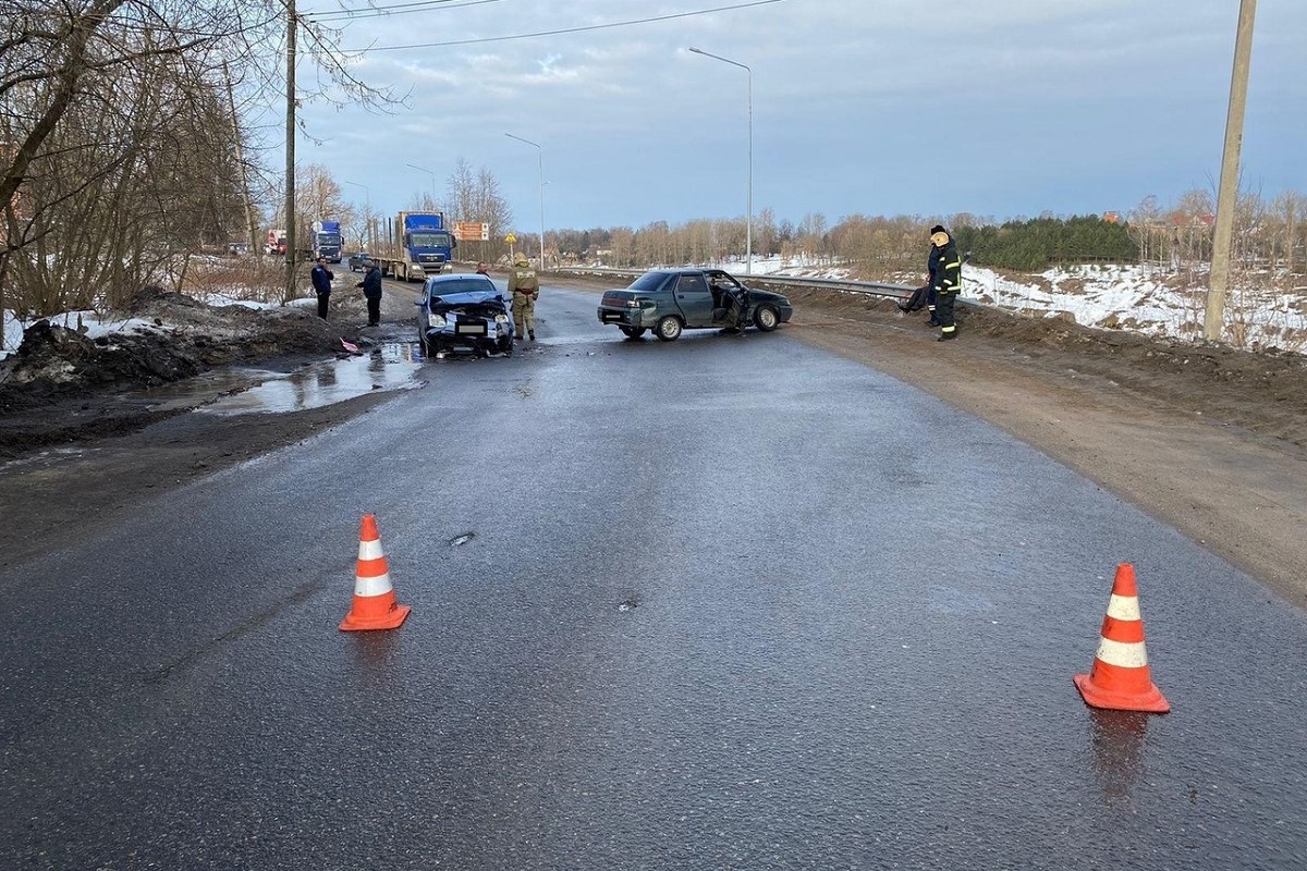 Четыре человека пострадали в лобовом ДТП в Тверской области