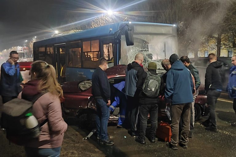 Водитель легковушки погиб в тройном ДТП в Заволжском районе Твери
