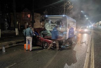 Водитель легковушки погиб в тройном ДТП в Заволжском районе Твери
