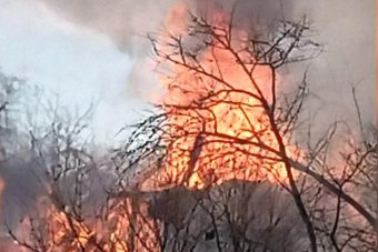 В Тверской области пожарные спасли пенсионерку из горящего дома