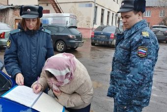 У тверской автоледи за долги арестовали автомобиль