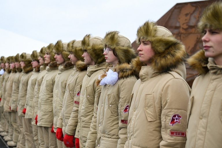 Игорь Руденя возложил цветы к Ржевскому мемориалу Советскому солдату