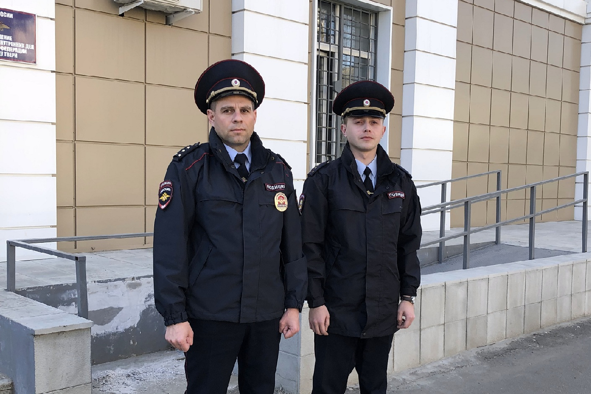 В Твери два участковых убедили квартирантов оплатить аренду и съехать