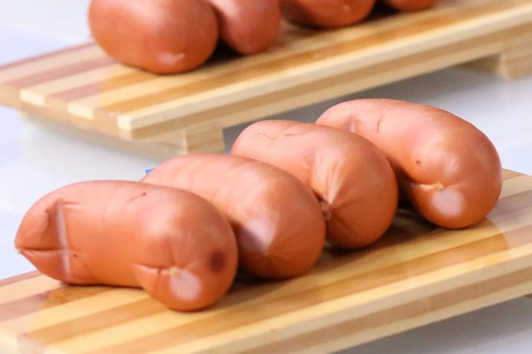 В сардельках из телятины обнаружена чужая ДНК