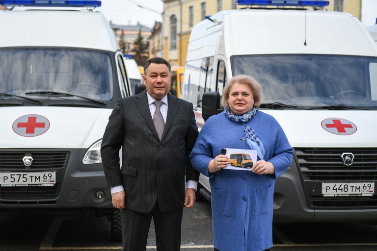 Муниципалитеты Тверской области получили новые школьные автобусы, машины скорой помощи и мобильные ФАПы