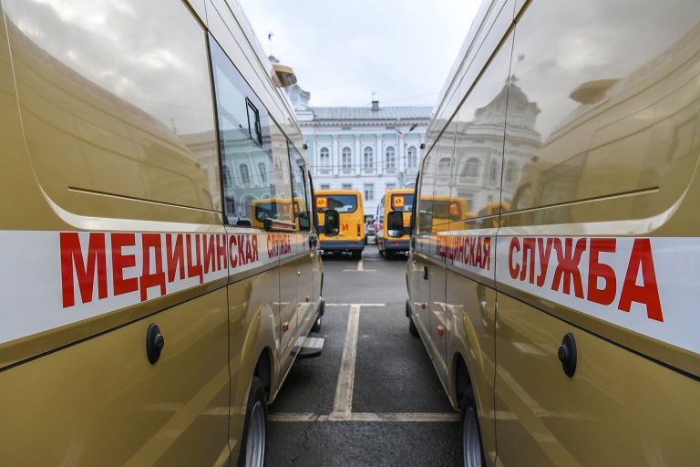 Муниципалитеты Тверской области получили новые школьные автобусы, машины скорой помощи и мобильные ФАПы