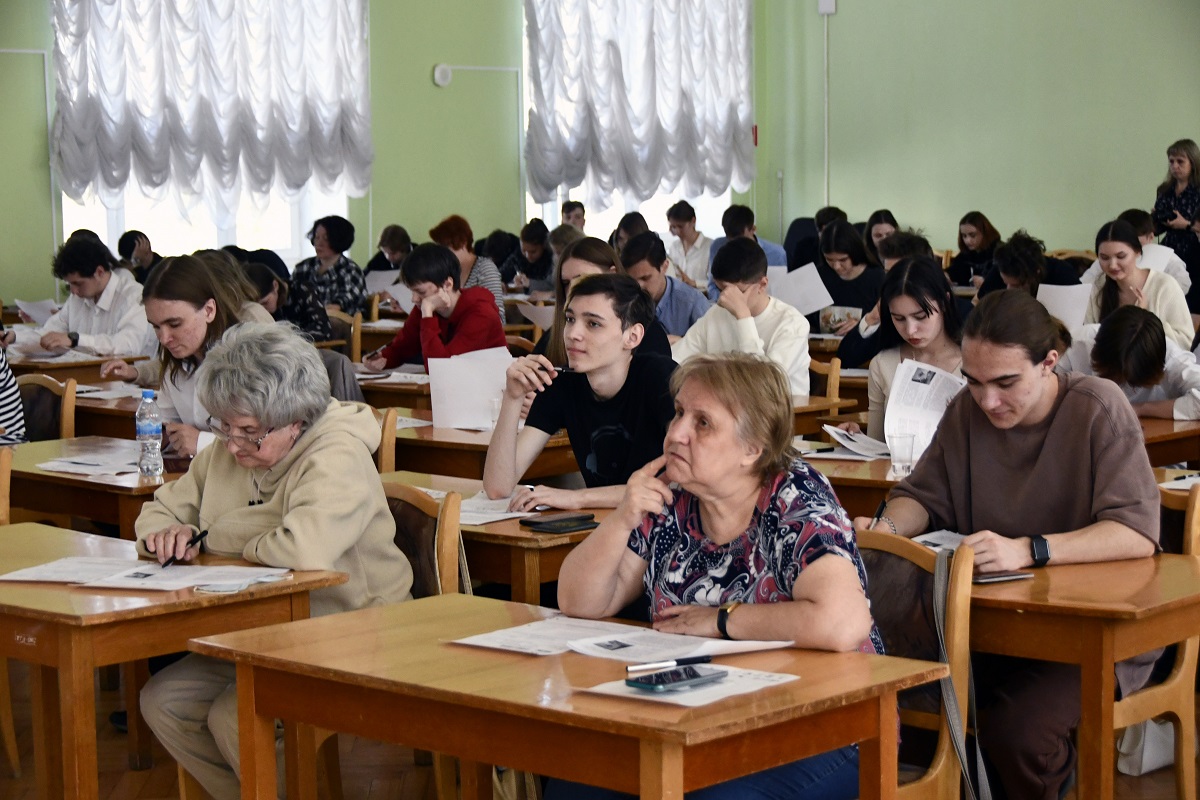В Твери прошел Диктант Победы