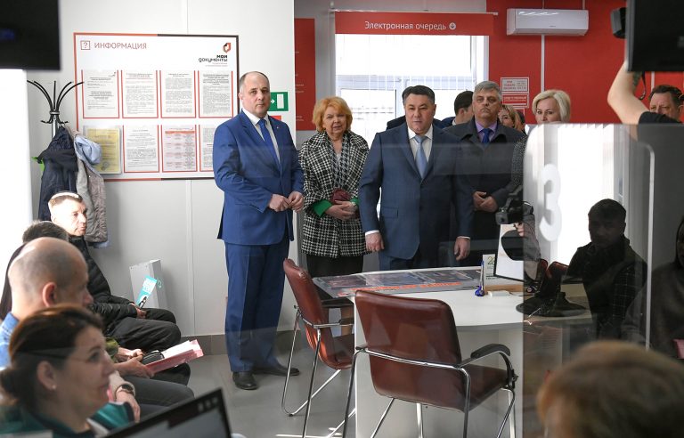 Школьные вопросы, медицина, дороги и газификация - итоги поездки губернатора Игоря Рудени в Красный Холм