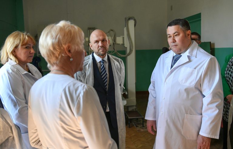 Школьные вопросы, медицина, дороги и газификация - итоги поездки губернатора Игоря Рудени в Красный Холм