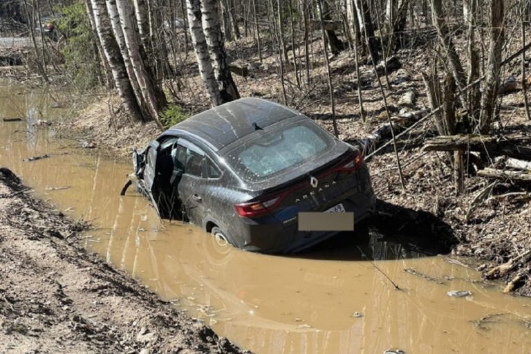 Ребенок пострадал в тройном ДТП с участием трактора в Тверской области