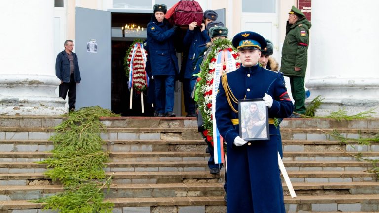 В Тверской области с воинскими почестями похоронили троих погибших в зоне СВО земляков