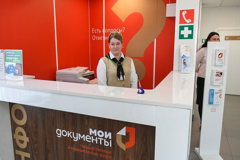Игорь Руденя ознакомился с работой Краснохолмского филиала МФЦ