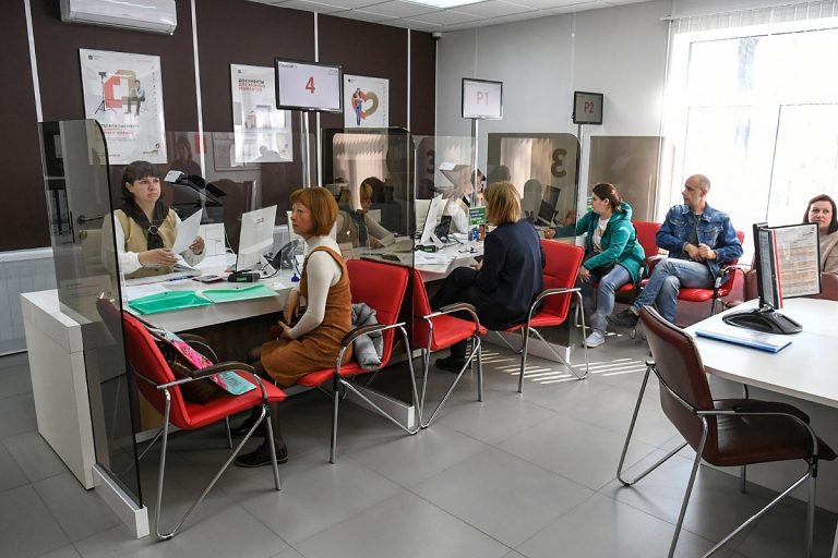 Игорь Руденя ознакомился с работой Краснохолмского филиала МФЦ