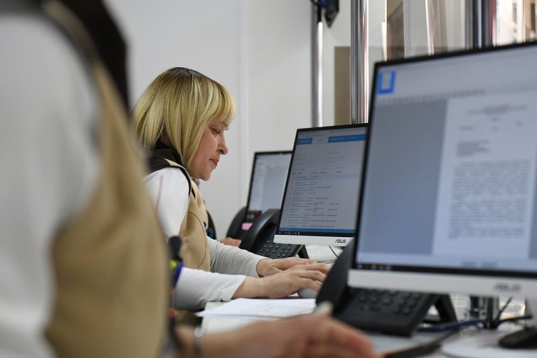 Игорь Руденя ознакомился с работой Краснохолмского филиала МФЦ