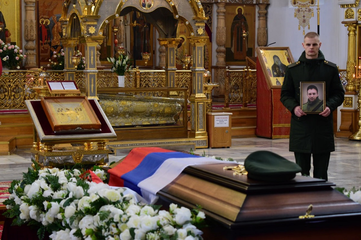 В Твери с воинскими почестями похоронили погибшего в зоне СВО повара