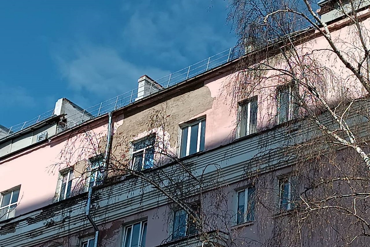 Прокуратура проверила текущую крышу сталинки в Твери