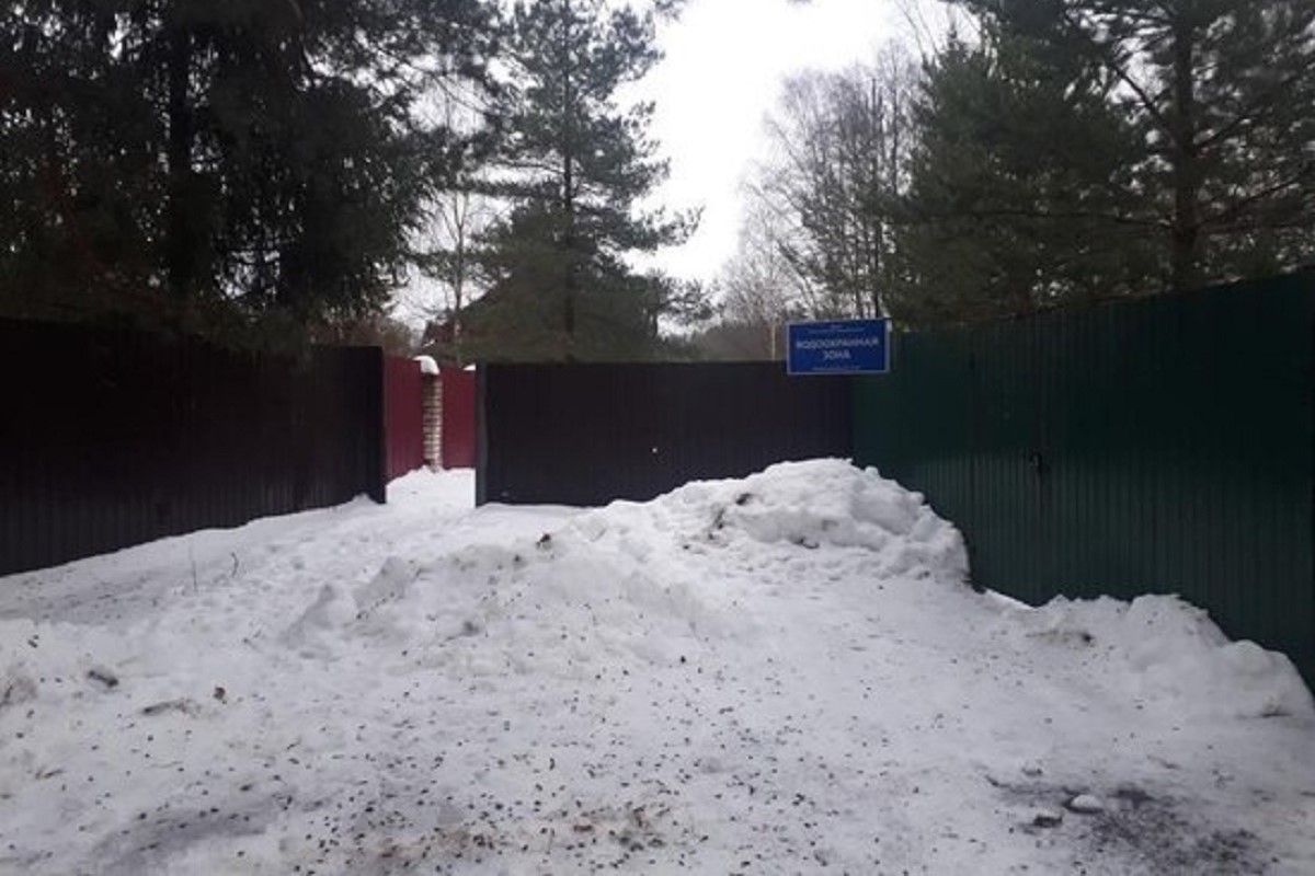 В Тверской области снесли незаконный забор возле Селигера