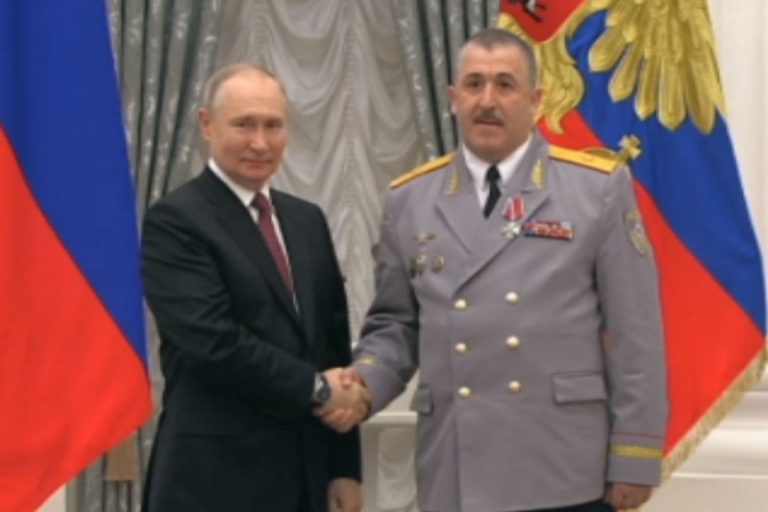 Президент вручил главе Тверского Управления МЧС Арсену Григоряну Орден Мужества