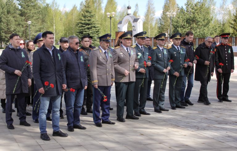 Посол Казахстана почтил память погибших в боях под Ржевом земляков