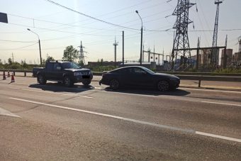 В Твери японский пикап протаранил остановившйся на светофоре BMW