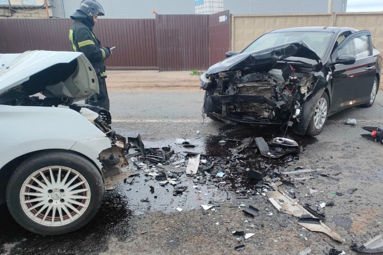 Водитель Hyundai погиб в лобовом столкновении двух автомобилей в Твери