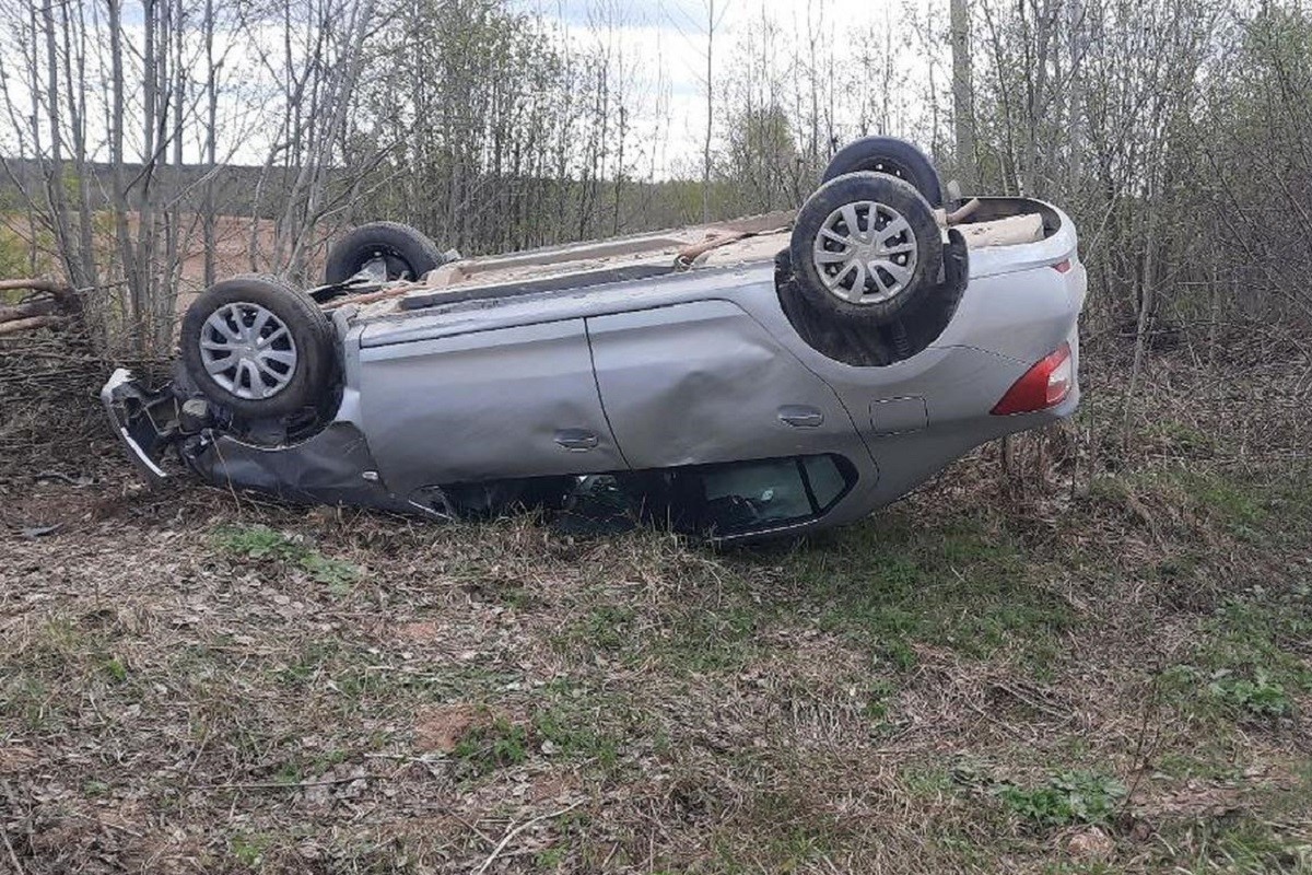 Женщина-водитель пострадала в ДТП-перевертыше в Тверской области