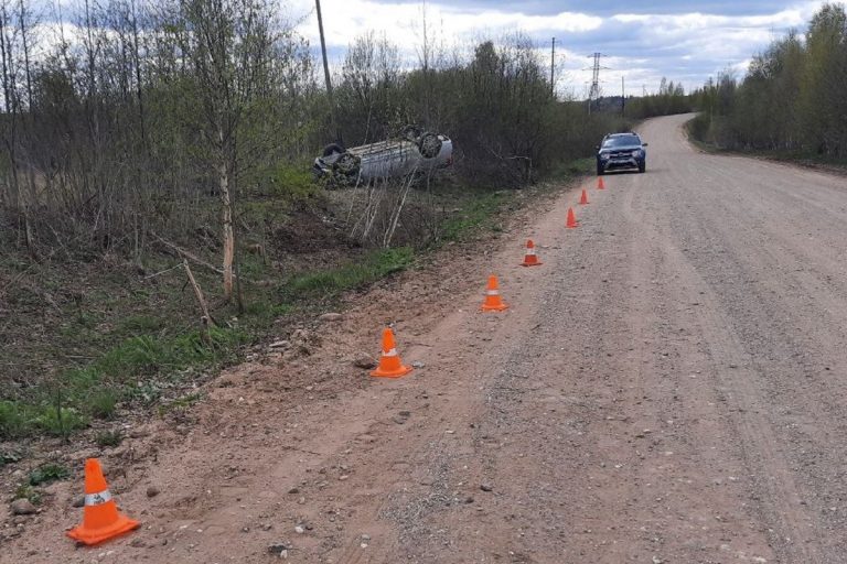 Женщина-водитель пострадала в ДТП-перевертыше в Тверской области