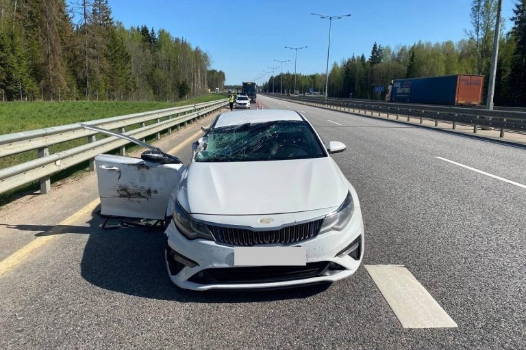 Пассажир легковушки погиб в ДТП с фурой на М-11 в Тверской области