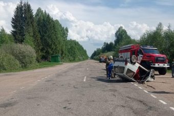 "Ока" перевернулась после столкновения в Тверской области
