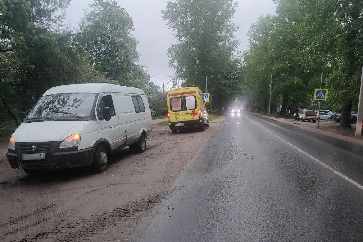 Подростка сбили на переходе в Заволжском районе Твери