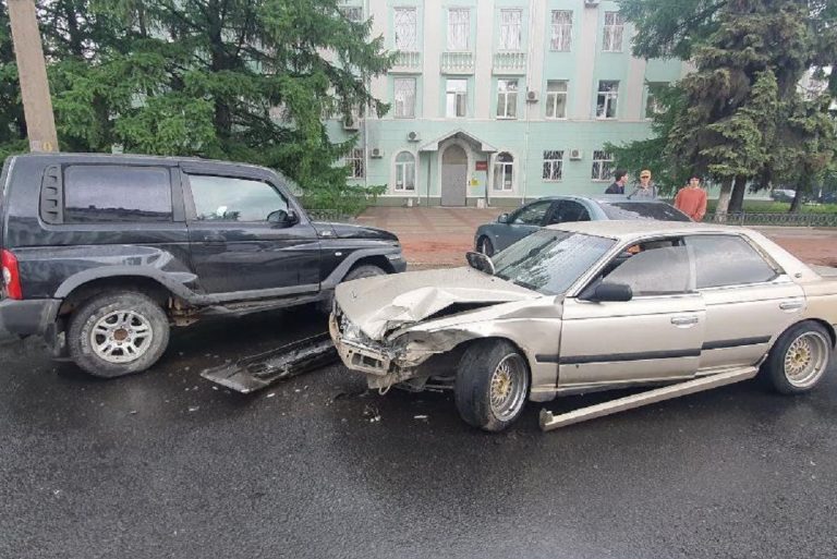 Три легковушки столкнулись на проспекте Калинина в Твери