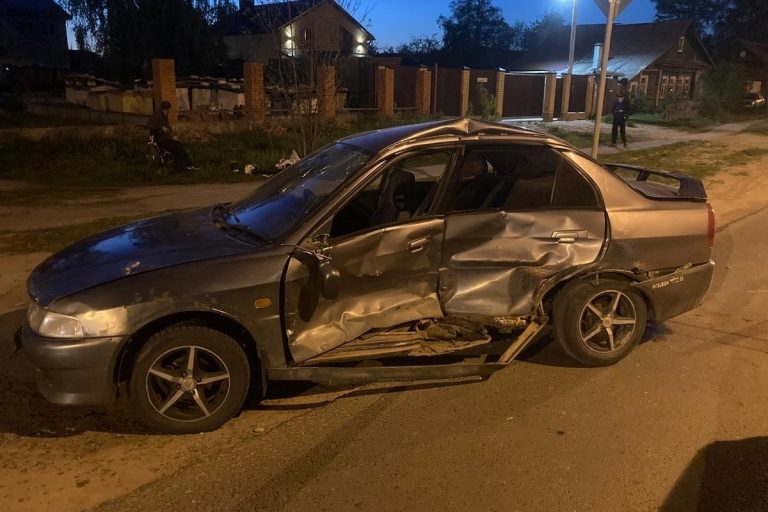 Девочка-подросток пострадала при столкновении Lexus и Mitsubishi в Твери Девочка-подросток пострадала при столкновении Lexus и Mitsubishi в Твери