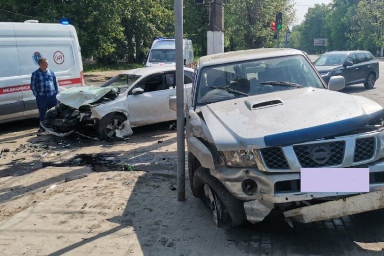 Два человека пострадали в серьезном ДТП в Заволжском районе Твери