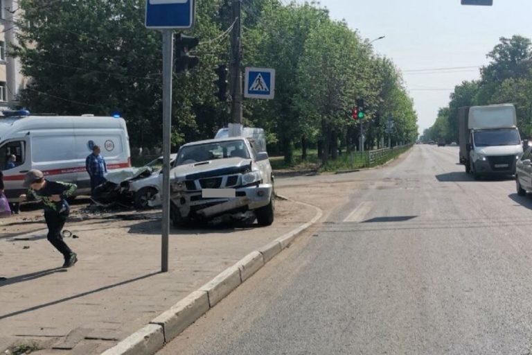 Два человека пострадали в серьезном ДТП в Заволжском районе Твери