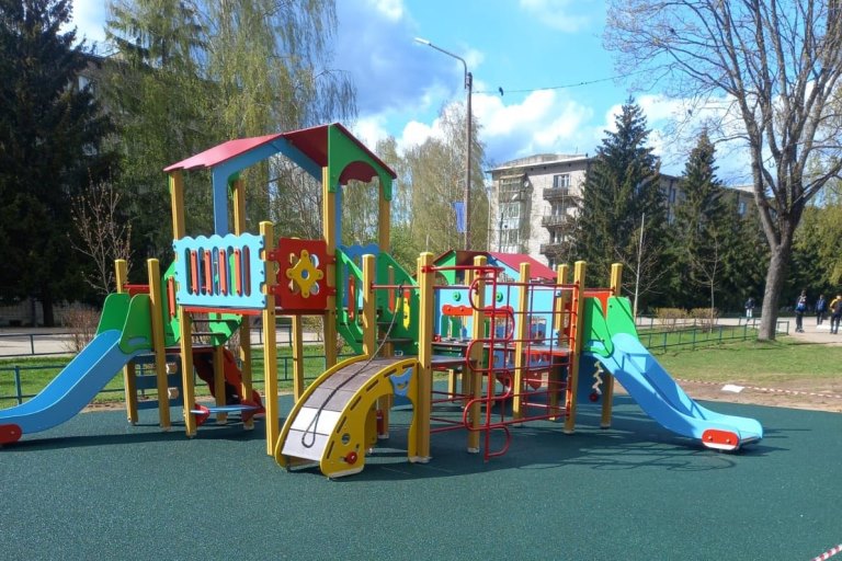В муниципалитетах Тверской области массово устанавливают детские игровые комплексы