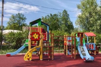В муниципалитетах Тверской области массово устанавливают детские игровые комплексы