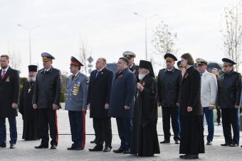 Торжества в честь Дня Победы начались у Ржевского мемориала Советскому солдату в Тверской области