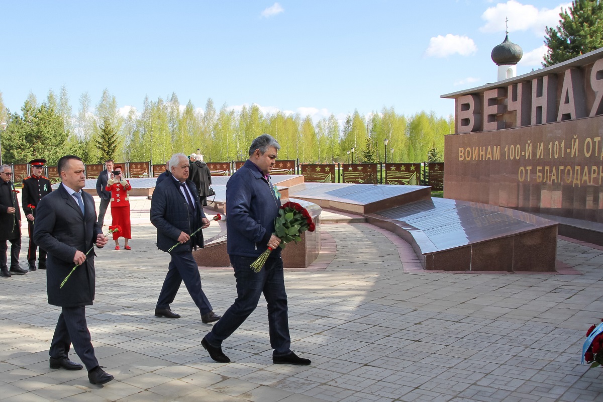 Посол Казахстана почтил память погибших в боях под Ржевом земляков