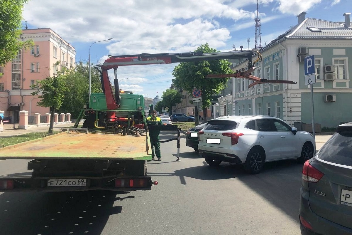 В Твери провели зачистку мест парковки для инвалидов