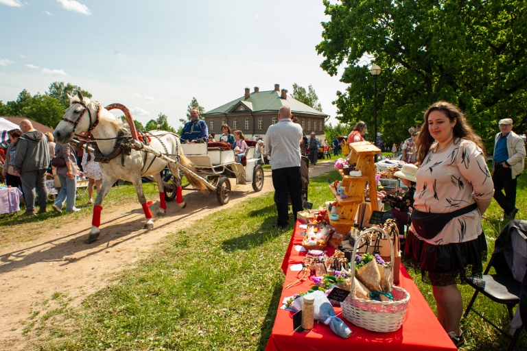 В Тверской области прошел традиционный праздник «Сиреневое Домотканово»