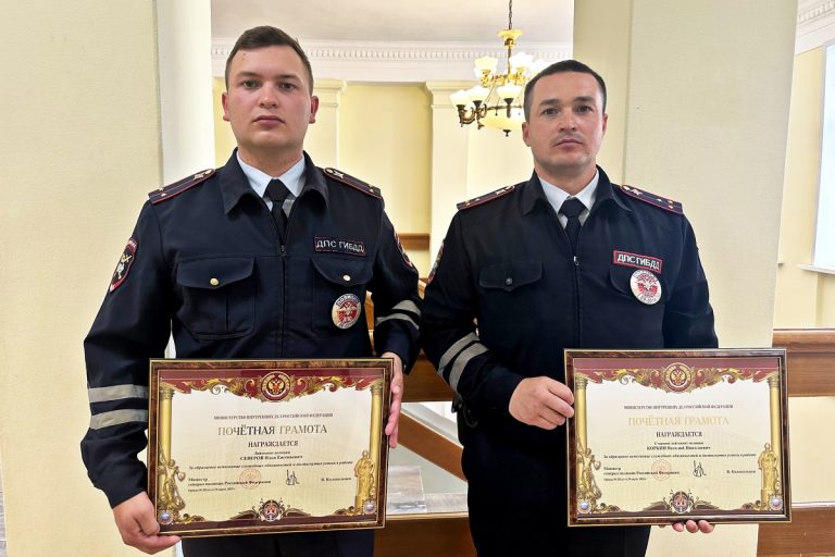 Глава МВД наградил двух инспекторов ДПС из Твери за мужество и самоотверженность