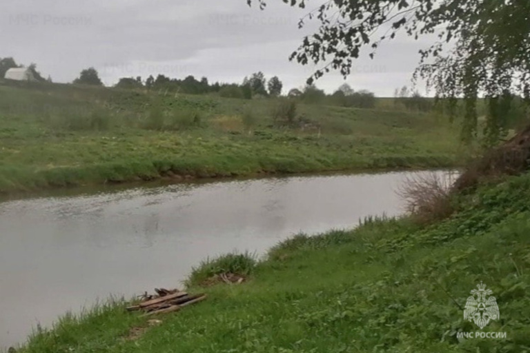 В Кашине из реки достали тело пожилого мужчины