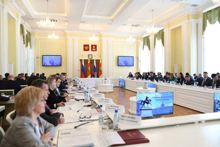 Игорь Руденя поставил задачи по развитию системы трудоустройства подростков