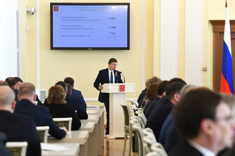 Игорь Руденя поставил задачи по развитию системы трудоустройства подростков